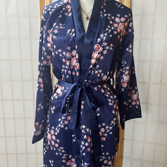 Morgan Lane Navy Floral Satin Robe|S/M - Picture 2 of 7